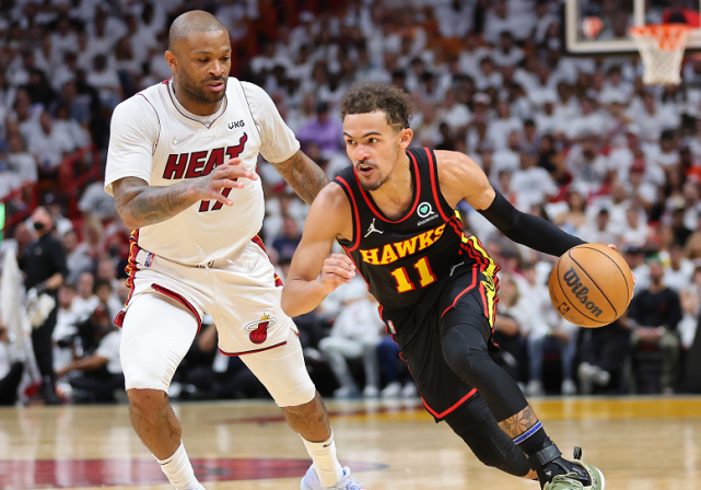  巴特勒关键球热火险胜尼克斯  