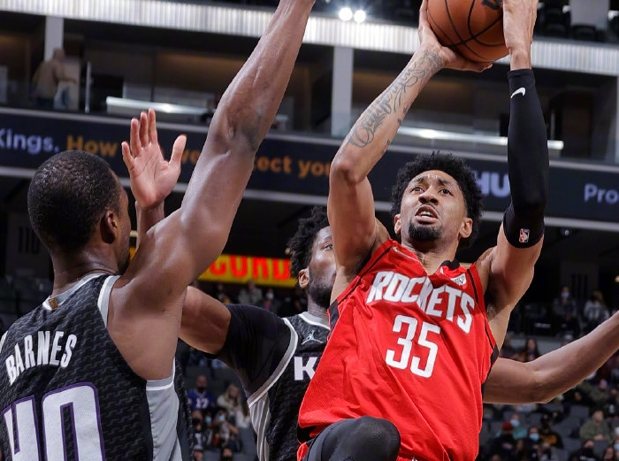  米切尔准绝杀三分命中，骑士险胜热火抢占季后赛席位  