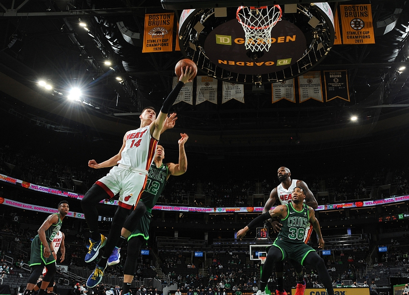  唐斯末节独揽十五分森林狼逆转击败热火队